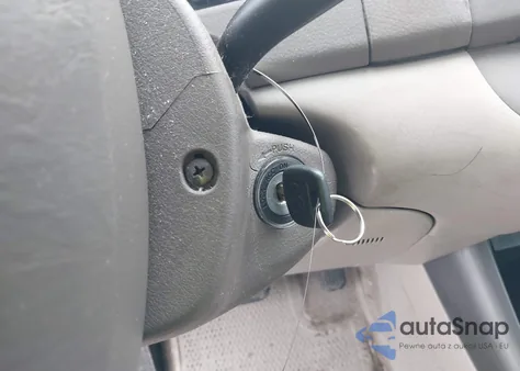 2004 Toyota Camry Le z USA, uszkodzony, nr VIN 4T1BE32K84U890784